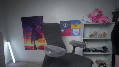 Snapshot of krystalsyxx chatting on March 8, 5:11 pm Krystal Syx online show from March 8, 5:11 pm