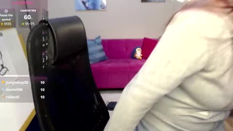 kuri_u online show from April 3, 12:01 pm