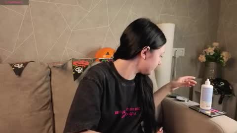 Snapshot of kvetachka chatting on October 25, 1:39 am Kvetachka Thu-Sun 0900am-1500pmGTM2 online show from October 25, 1:39 am