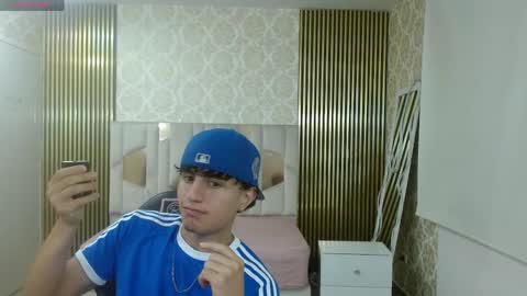 kyler_tay online show from May 19, 11:17 am