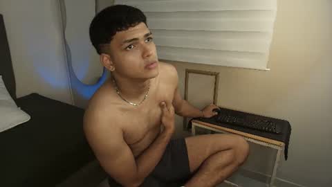 Kyliam online show from June 27, 7:53 pm