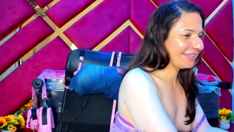 kylie_bloom online show from May 29, 2:09 am