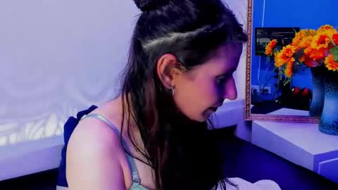 kylie_bloom online show from November 26, 1:47 am