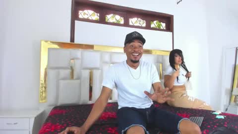 Snapshot of kylieandjhonny chatting on February 16, 5:59 pm Kaylie And Jhony online show from February 16, 5:59 pm