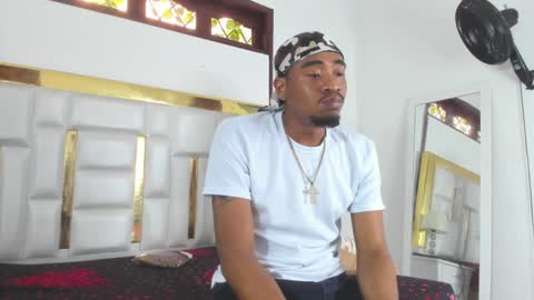 Snapshot of kylieandjhonny chatting on February 8, 6:55 pm Kaylie And Jhony online show from February 8, 6:55 pm