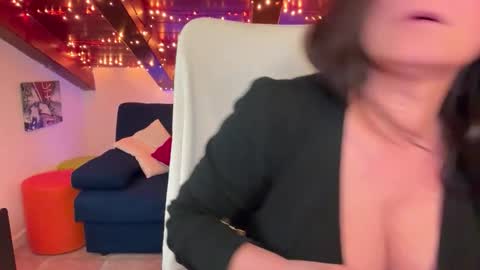 Kylie  online show from March 22, 3:05 pm