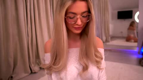 Kylie online show from April 17, 8:00 pm