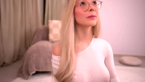 Kylie online show from February 4, 10:24 pm