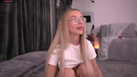 Snapshot of kyliejoyce chatting on October 20, 9:09 pm Kylie online show from October 20, 9:09 pm