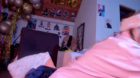 Snapshot of kyliekandy chatting on February 2, 3:21 am   online show from February 2, 3:21 am