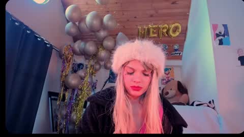 Snapshot of kyliekandy chatting on January 21, 3:43 pm   online show from January 21, 3:43 pm