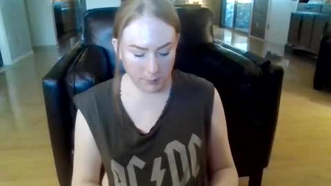 kylieredd online show from May 15, 1:58 am