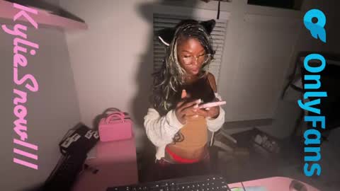 Kylie Snow online show from April 18, 5:31 am