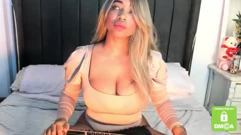 kylie white boobs online show from February 17, 9:25 pm