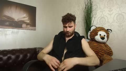 KyloEast online show from April 23, 7:27 am