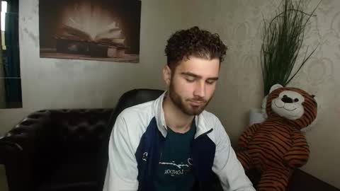 KyloEast online show from May 11, 7:04 am