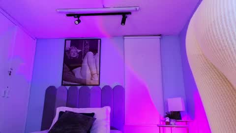 Cris  online show from March 8, 11:37 am