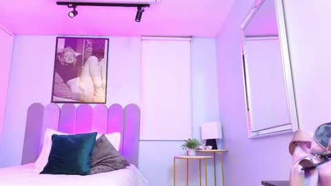 Cris  online show from March 10, 11:34 am