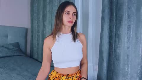 Snapshot of lachatte013 chatting on October 15, 10:38 am Kristina online show from October 15, 10:38 am