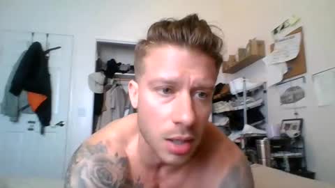 lacrioxcum18 online show from March 8, 9:51 pm