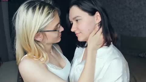 Violet and Isabel online show from July 13, 8:34 pm