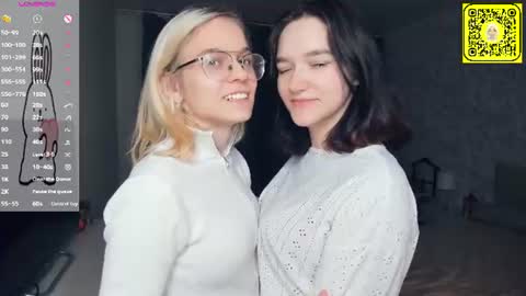Violet and Isabel online show from July 8, 7:17 pm