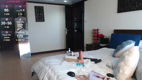 Mia online show from March 5, 6:23 am