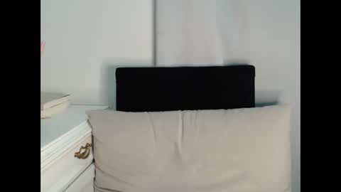 lady____a online show from February 19, 3:39 am