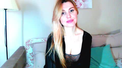 Lady  moon   online show from February 25, 7:52 am