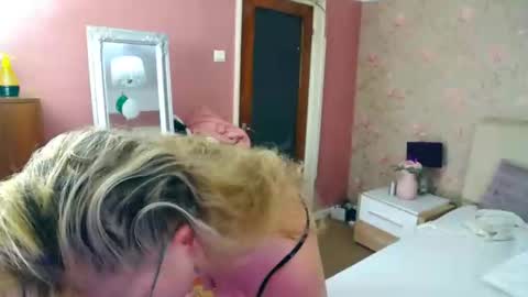 Snapshot of ladymariahx chatting on February 22, 4:40 am ladymariahx online show from February 22, 4:40 am