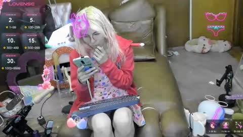 Skinnygirl online show from November 14, 11:39 pm