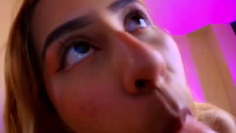 Laila Stilwills online show from September 18, 9:30 pm