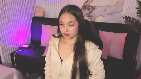 lally_tay online show from May 12, 6:44 am