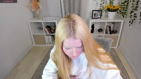 Laly online show from April 23, 2:51 pm