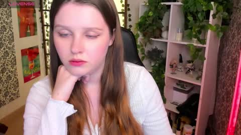 Snapshot of lana_moon__ chatting on October 21, 9:25 am Lana online show from October 21, 9:25 am