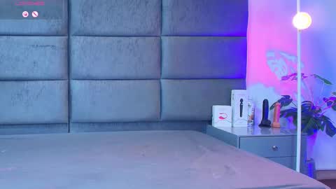 valentino moon online show from March 18, 11:43 pm