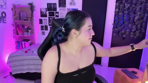 lanaherondale_ online show from November 30, 9:27 am