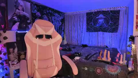 L A N A  online show from March 7, 10:43 pm