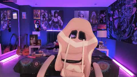 L A N A  online show from September 16, 9:07 pm