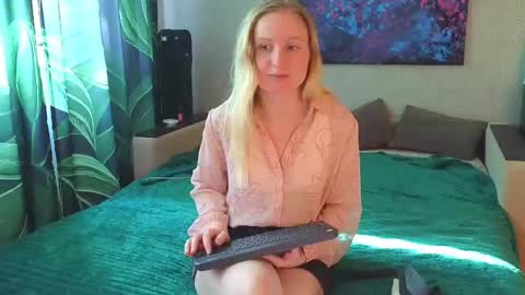 LanaviSmith online show from May 25, 6:08 am