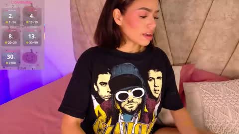 Snapshot of lara_gil_ chatting on October 8, 1:06 pm Lara Gill online show from October 8, 1:06 pm