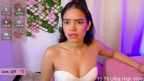 Snapshot of lara_gil_ chatting on October 10, 12:44 pm Lara Gill online show from October 10, 12:44 pm