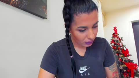 Snapshot of lara_squirtx chatting on December 6, 7:48 am Lara online show from December 6, 7:48 am