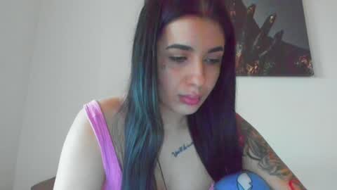 Snapshot of lara_squirtx chatting on January 25, 2:14 pm Lara online show from January 25, 2:14 pm