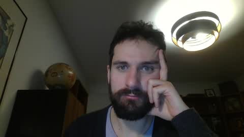 laraaan online show from April 3, 9:11 pm