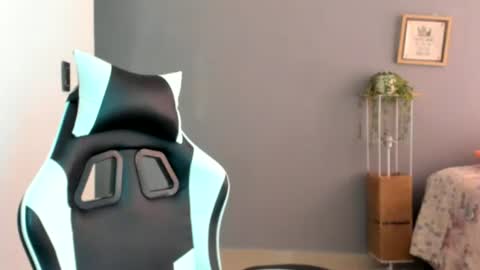 Lara online show from June 20, 7:20 pm