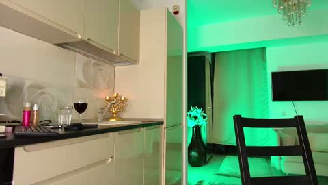 Lara online show from February 3, 7:18 am