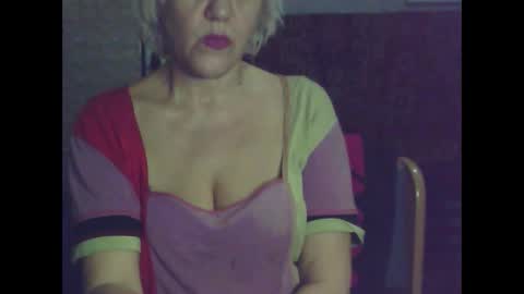 larisaq4ugo24 online show from March 8, 7:42 pm