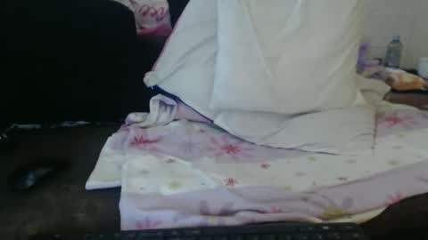 Lariss online show from April 14, 6:00 pm