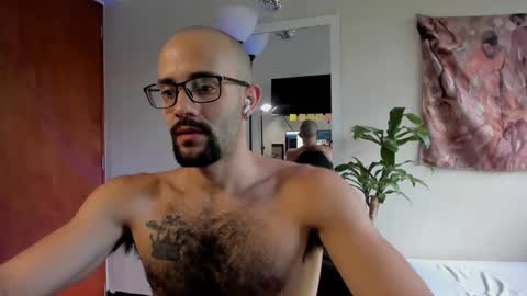 larry_stewart online show from April 12, 5:50 pm